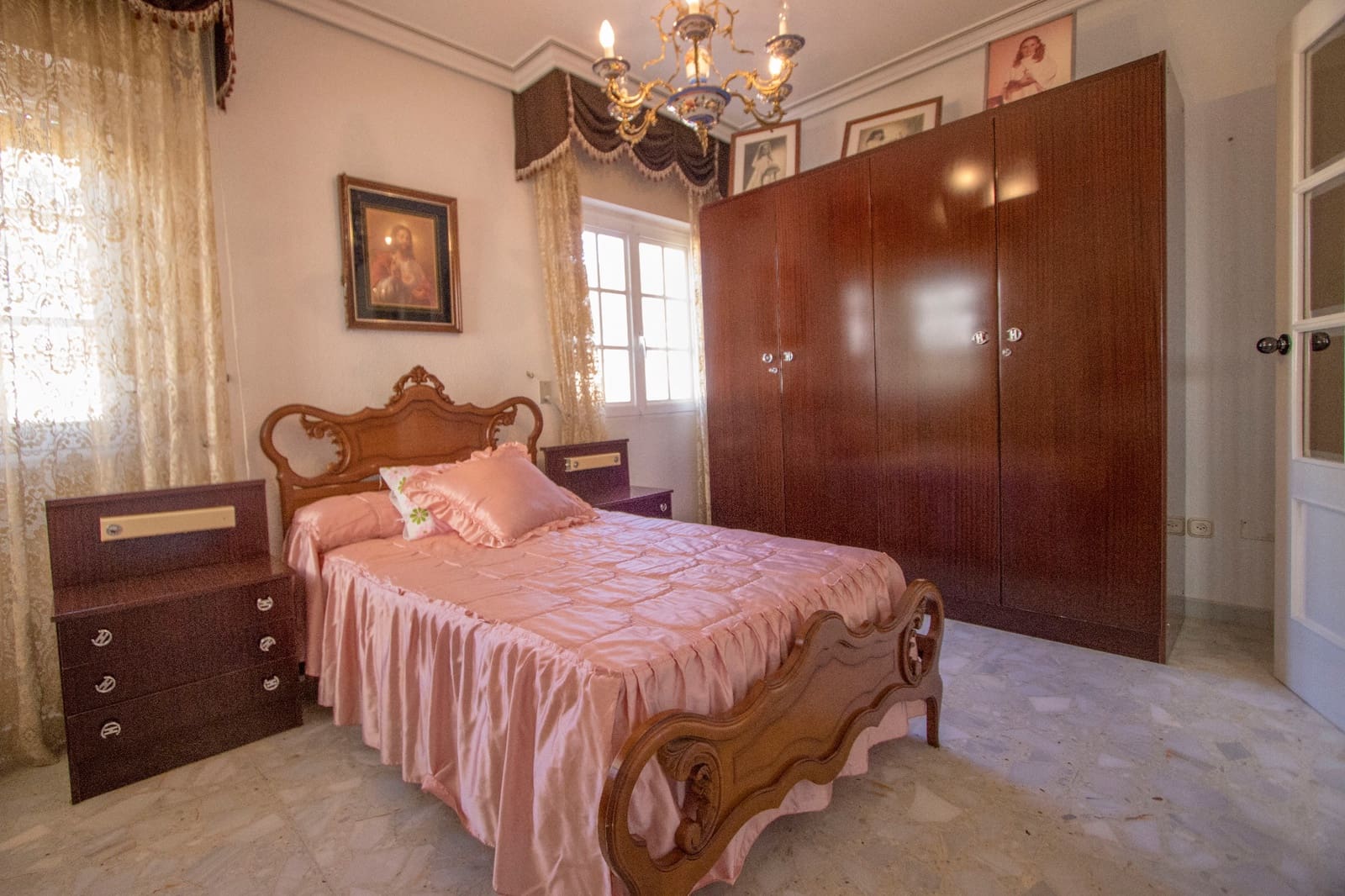 5 sypialnia Dom na sprzedaż w Redovan z garażem - 240 000 € (Ref: 9580373)