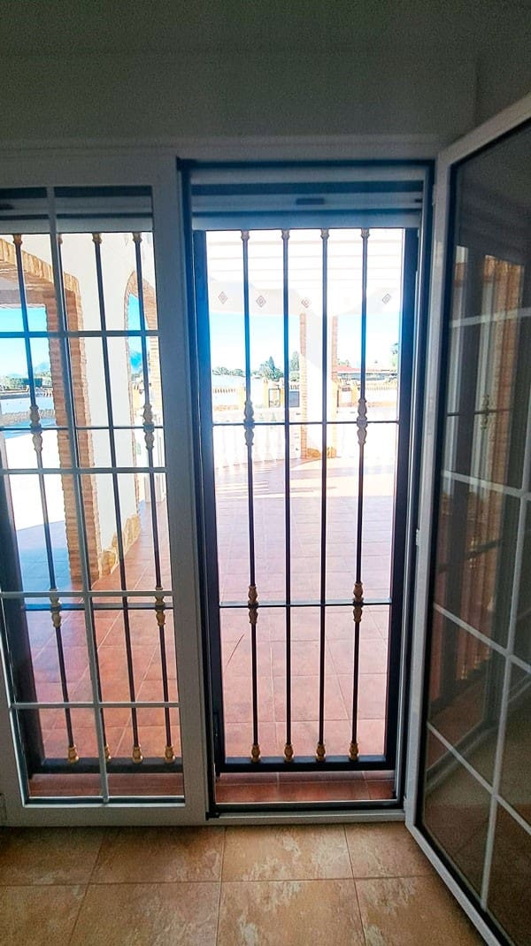 5 makuuhuone Maalaistalo myytävänä paikassa Catral mukana 
autotalli - 485 000 € (Ref: 9588106)