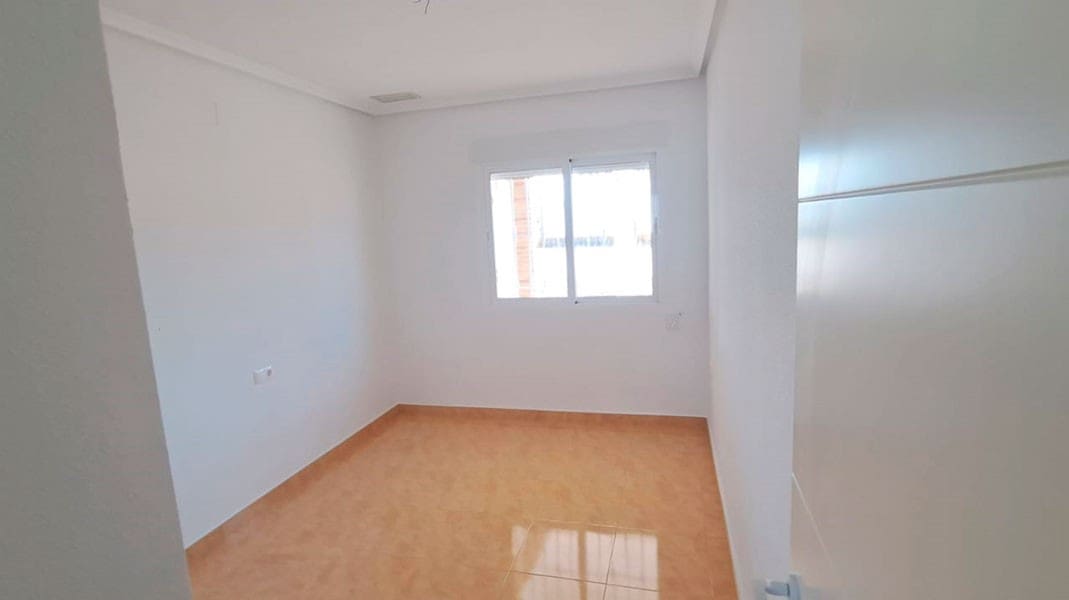 3 makuuhuone Maalaistalo myytävänä paikassa Catral mukana 
autotalli - 365 000 € (Ref: 9588109)