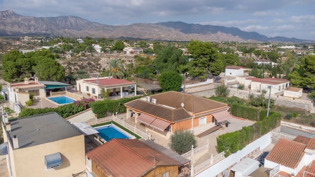 4 chambre Finca/Maison de Campagne à vendre à Albatera avec piscine garage - 399 999 € (Ref: 9588233)