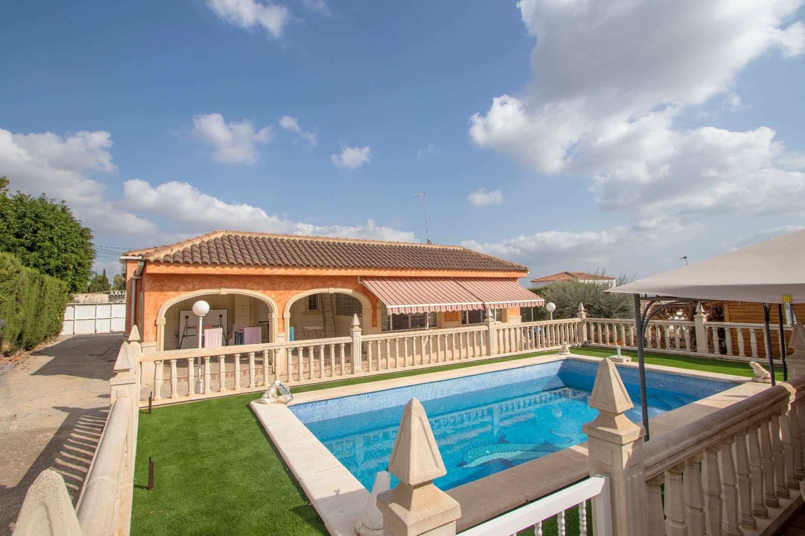 4 bedroom Finca/Country House for sale in Alicante / Alacant city with pool garage - € 399,999 (Ref: 9588234)