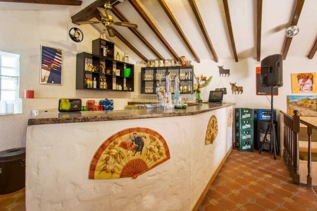 6 quarto Quinta/Casa Rural para venda em Alicante cidade com piscina garagem - 850 000 € (Ref: 9588246)