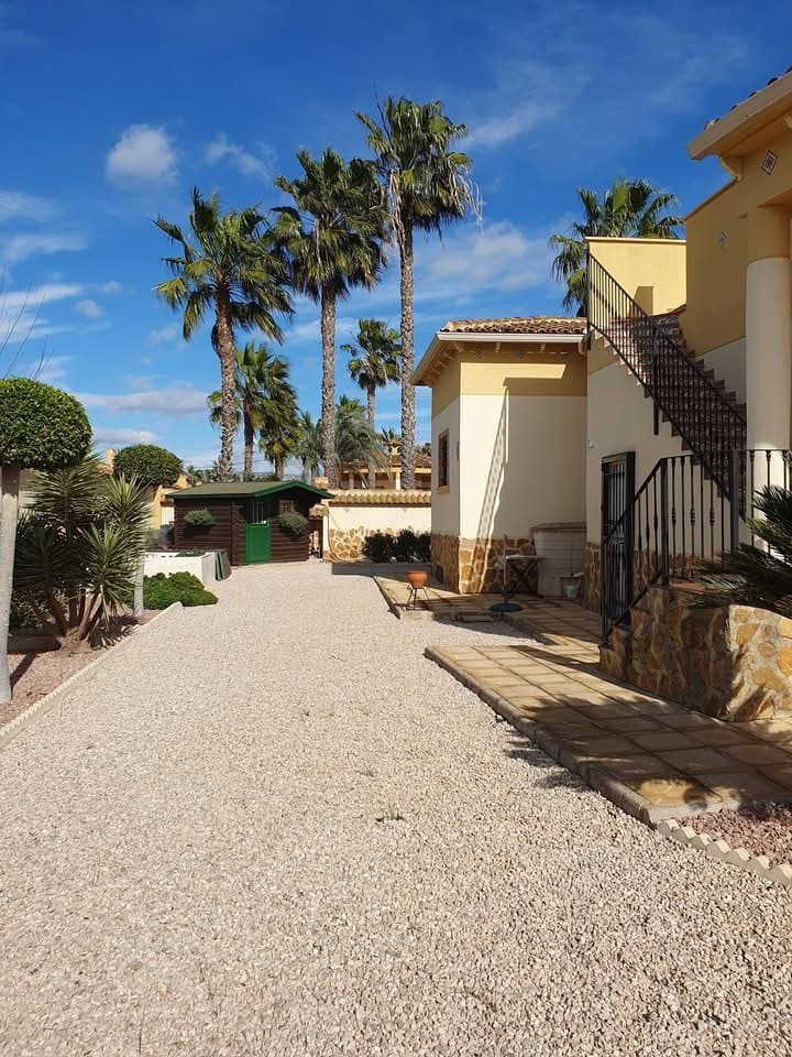 4 sovrum Finca/Hus på landet till salu i Catral med pool garage - 369 000 € (Ref: 9594577)