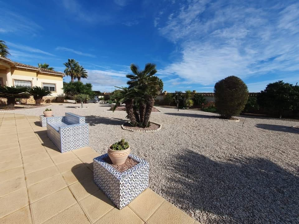 4 sovrum Finca/Hus på landet till salu i Catral med pool garage - 369 000 € (Ref: 9594577)