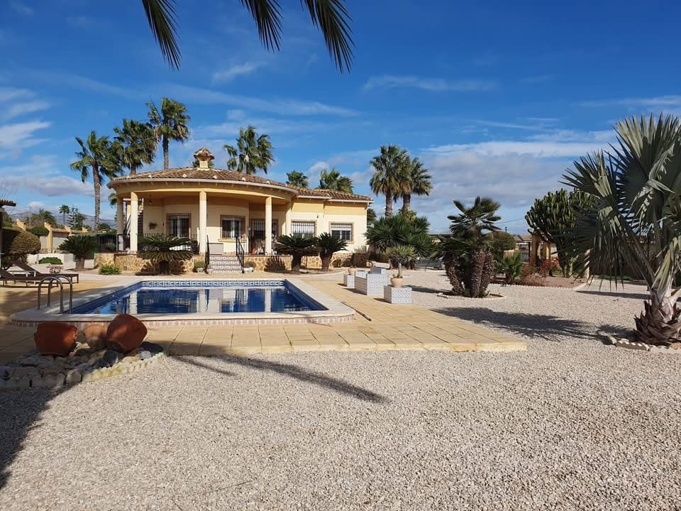 4 sovrum Finca/Hus på landet till salu i Catral med pool garage - 369 000 € (Ref: 9594578)