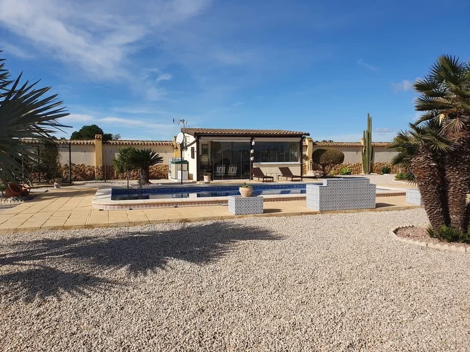 4 sovrum Finca/Hus på landet till salu i Catral med pool garage - 369 000 € (Ref: 9594578)