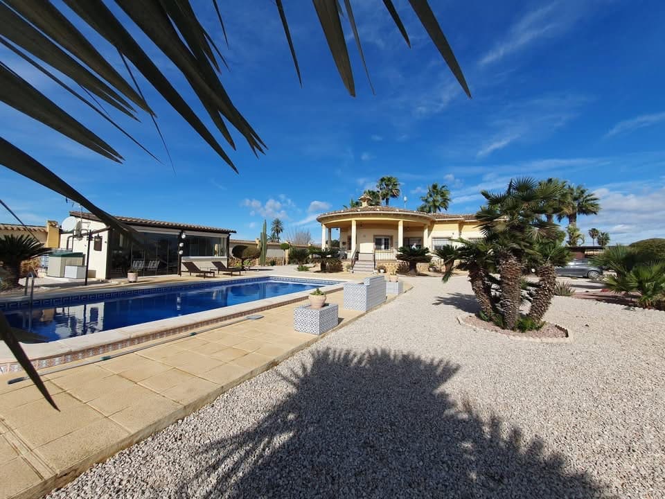 4 sovrum Finca/Hus på landet till salu i Catral med pool garage - 369 000 € (Ref: 9602952)