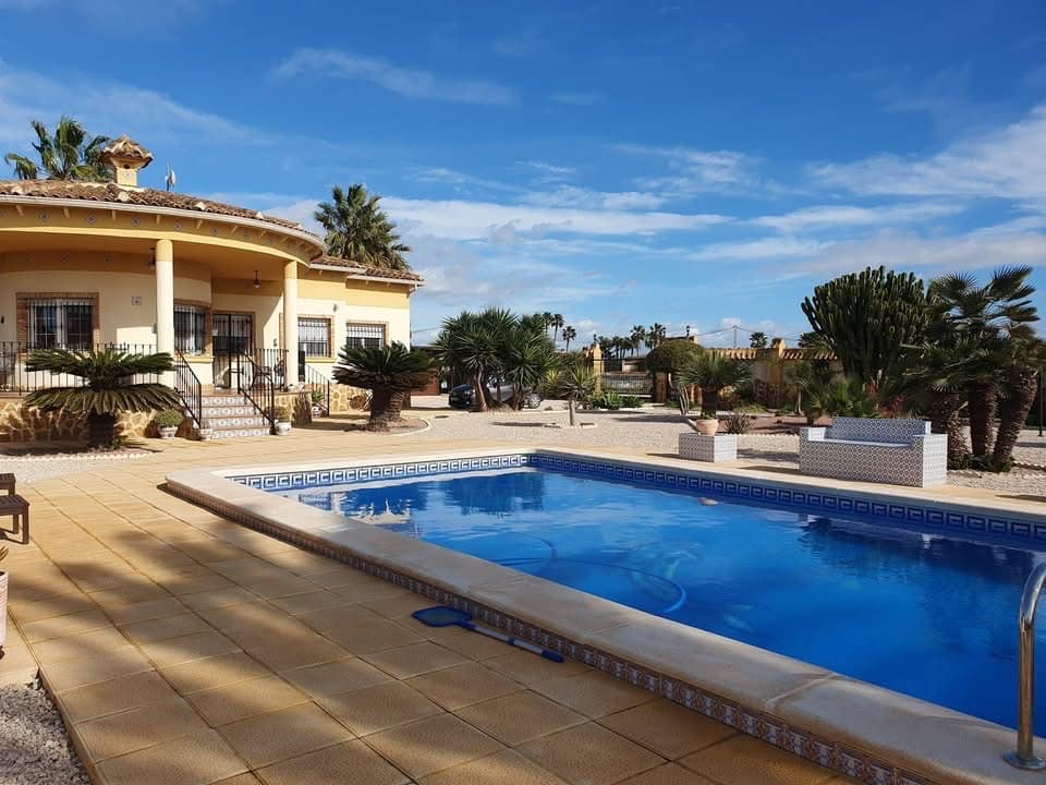 4 sovrum Finca/Hus på landet till salu i Catral med pool garage - 369 000 € (Ref: 9602952)