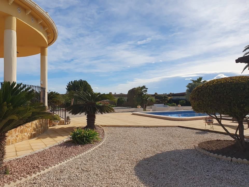 4 sovrum Finca/Hus på landet till salu i Catral med pool garage - 369 000 € (Ref: 9602952)