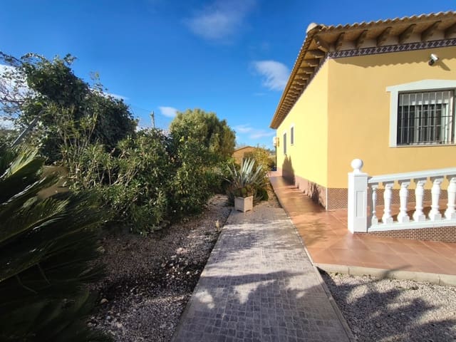 3 soveværelse Finca/Landehus til salg i Hondón de las Nieves med swimmingpool garage - € 285.000 (Ref: 9610066)