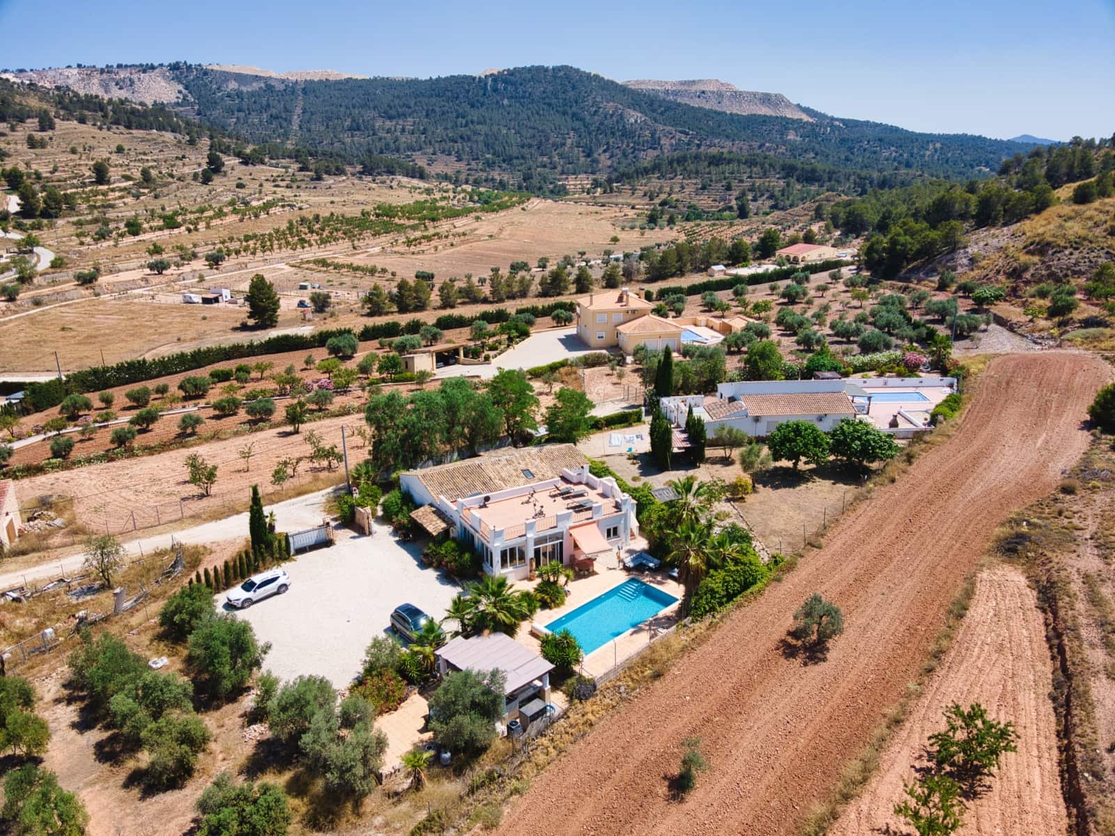 5 bedroom Finca/Country House for sale in Pinoso with pool - € 395,000 (Ref: 9614049)