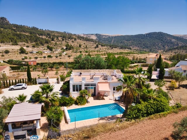 5 bedroom Finca/Country House for sale in Pinoso with pool - € 395,000 (Ref: 9614049)