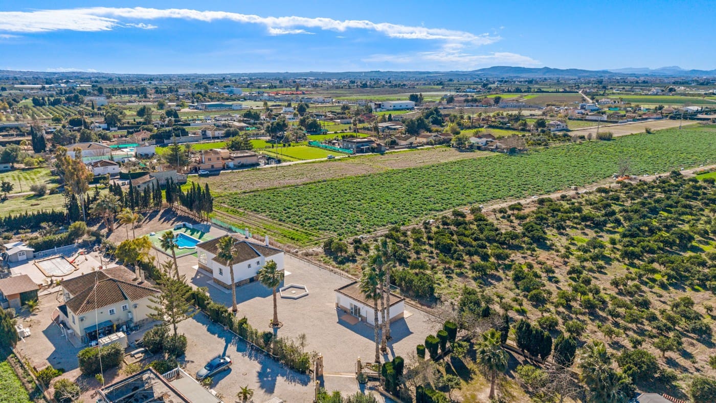 4 Zimmer Finca/Landgut zu verkaufen in Alicante / Alacant Stadt mit Pool - 560.000 € (Ref: 9623189)