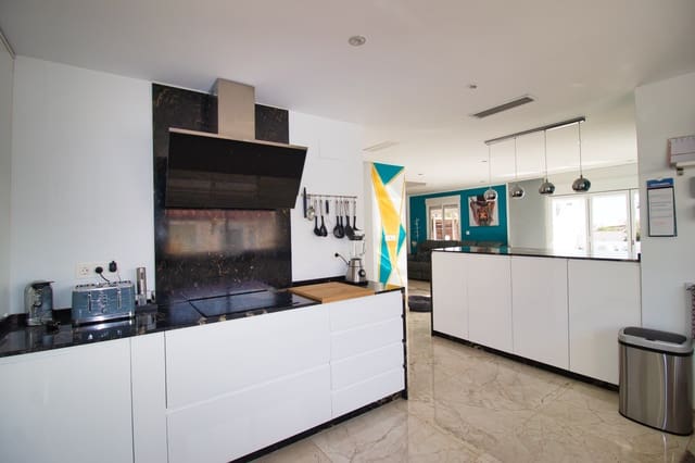 3 sovrum Finca/Hus på landet till salu i Alicante stad med pool garage - 410 000 € (Ref: 9628121)