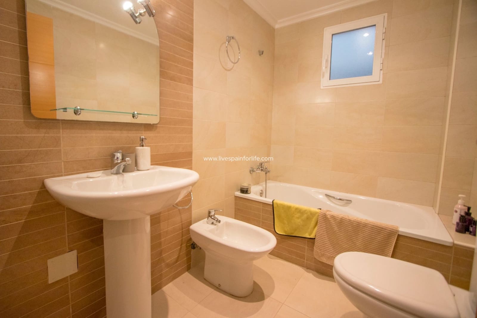 3 bedroom Apartment for sale in Formentera del Segura with pool - € 129,999 (Ref: 9628270)