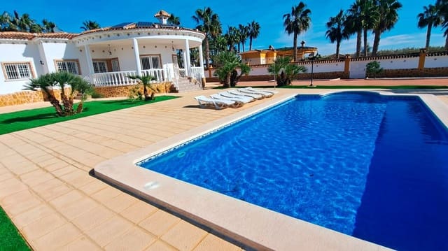 3 soveværelse Finca/Landehus til salg i Catral med swimmingpool garage - € 430.000 (Ref: 9631391)