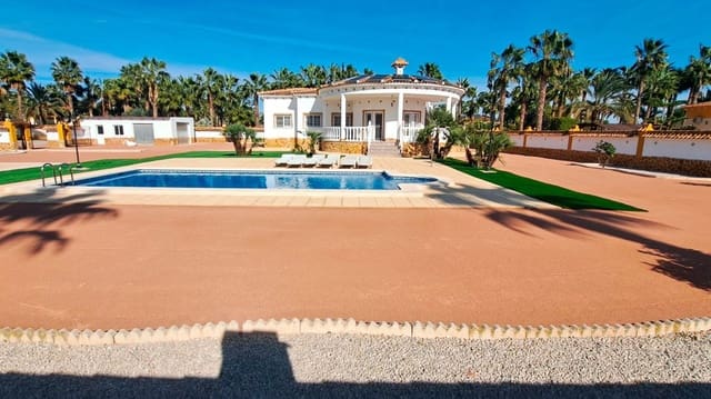 3 soveværelse Finca/Landehus til salg i Catral med swimmingpool garage - € 430.000 (Ref: 9631391)