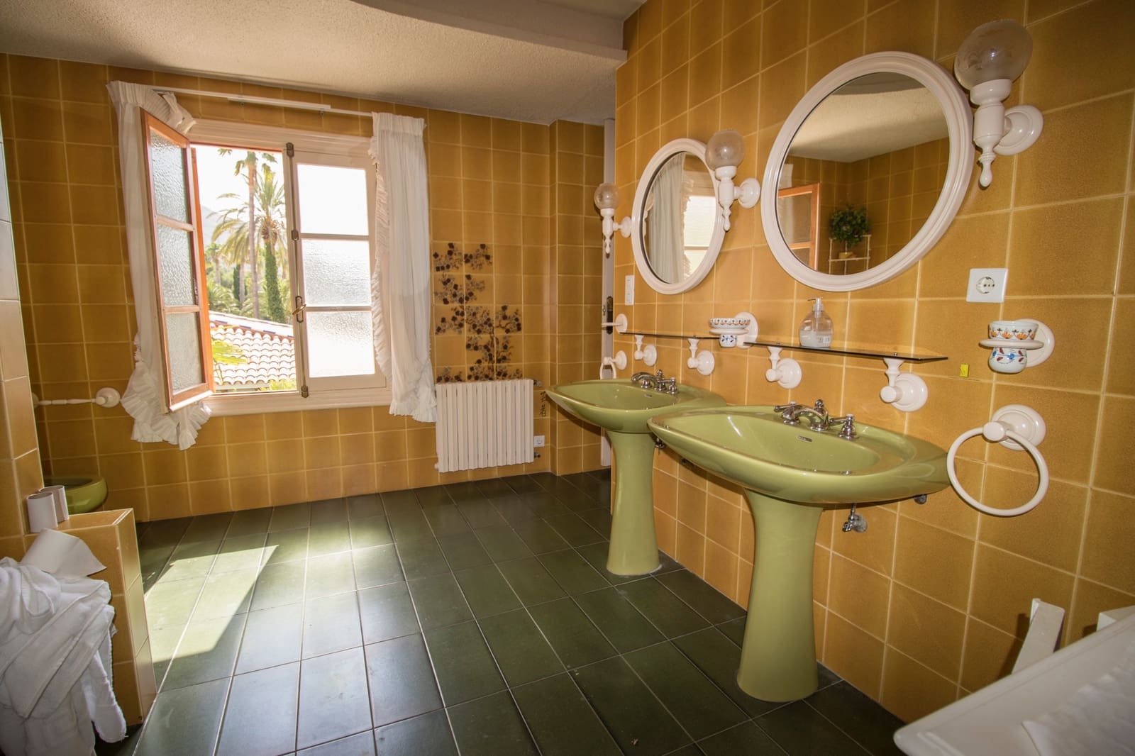 8 slaapkamer Bedrijf te koop in Novelda met zwembad garage - € 6.000.000 (Ref: 9642198)