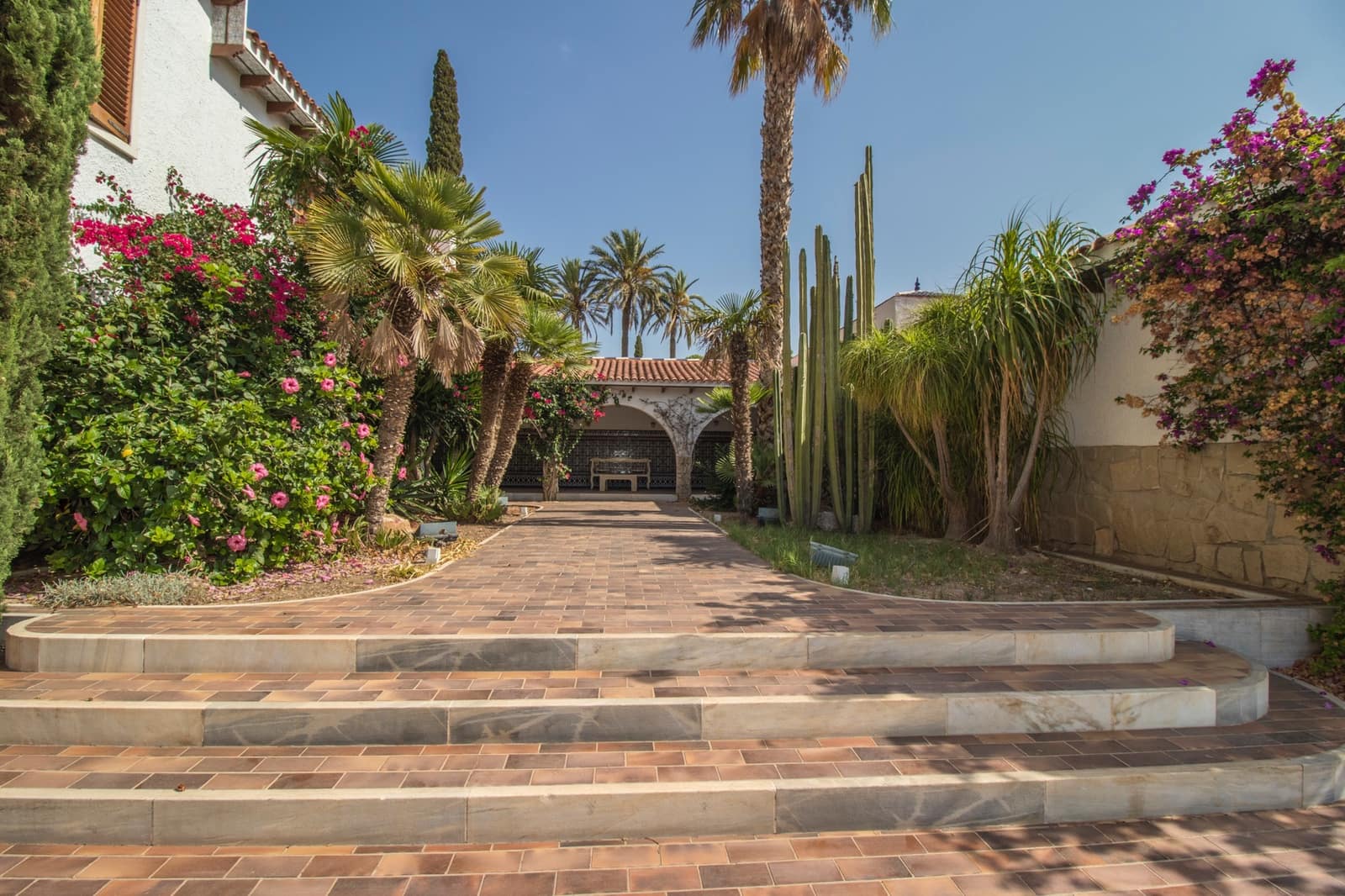 8 slaapkamer Bedrijf te koop in Novelda met zwembad garage - € 6.000.000 (Ref: 9642198)