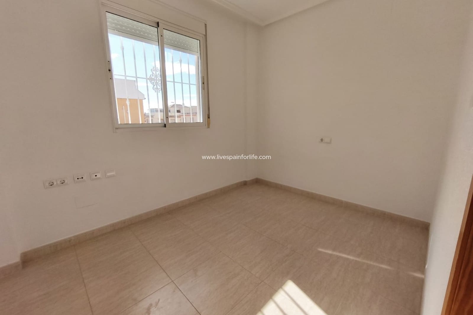 3 bedroom Bungalow for sale in Alicante / Alacant city with pool garage - € 289,000 (Ref: 9650245)