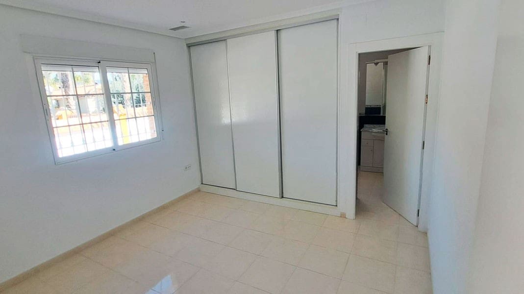 3 slaapkamer Finca/Landhuis te koop in Catral met zwembad garage - € 430.000 (Ref: 9650251)