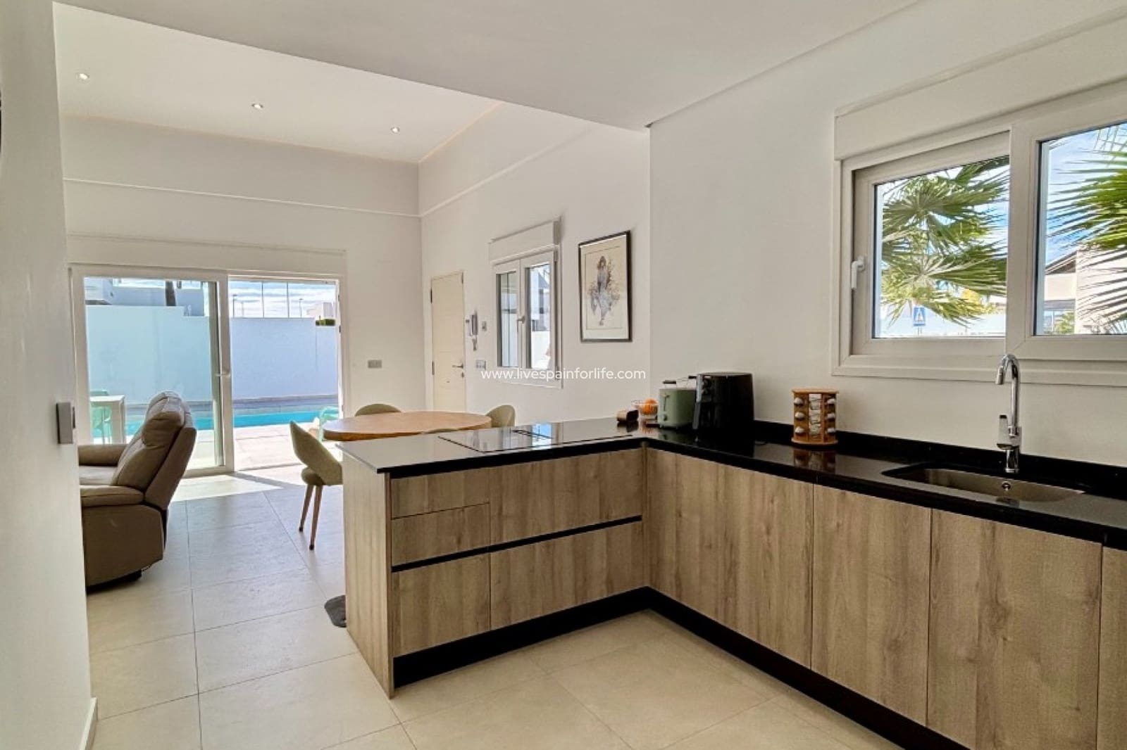 Chalet de 3 habitaciones en Benijófar en venta con piscina garaje - 569.500 € (Ref: 9650411)