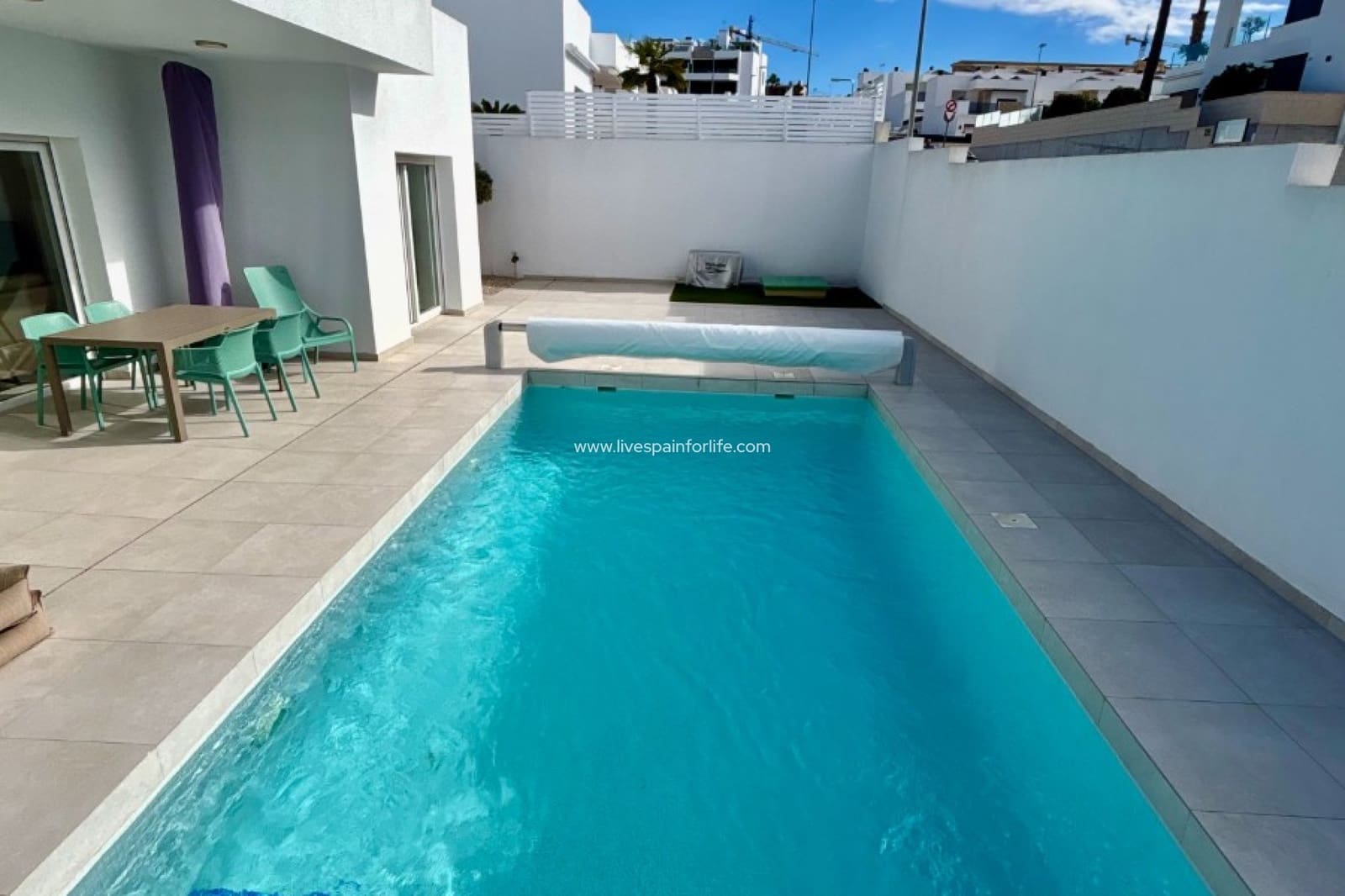 Chalet de 3 habitaciones en Benijófar en venta con piscina garaje - 569.500 € (Ref: 9650411)