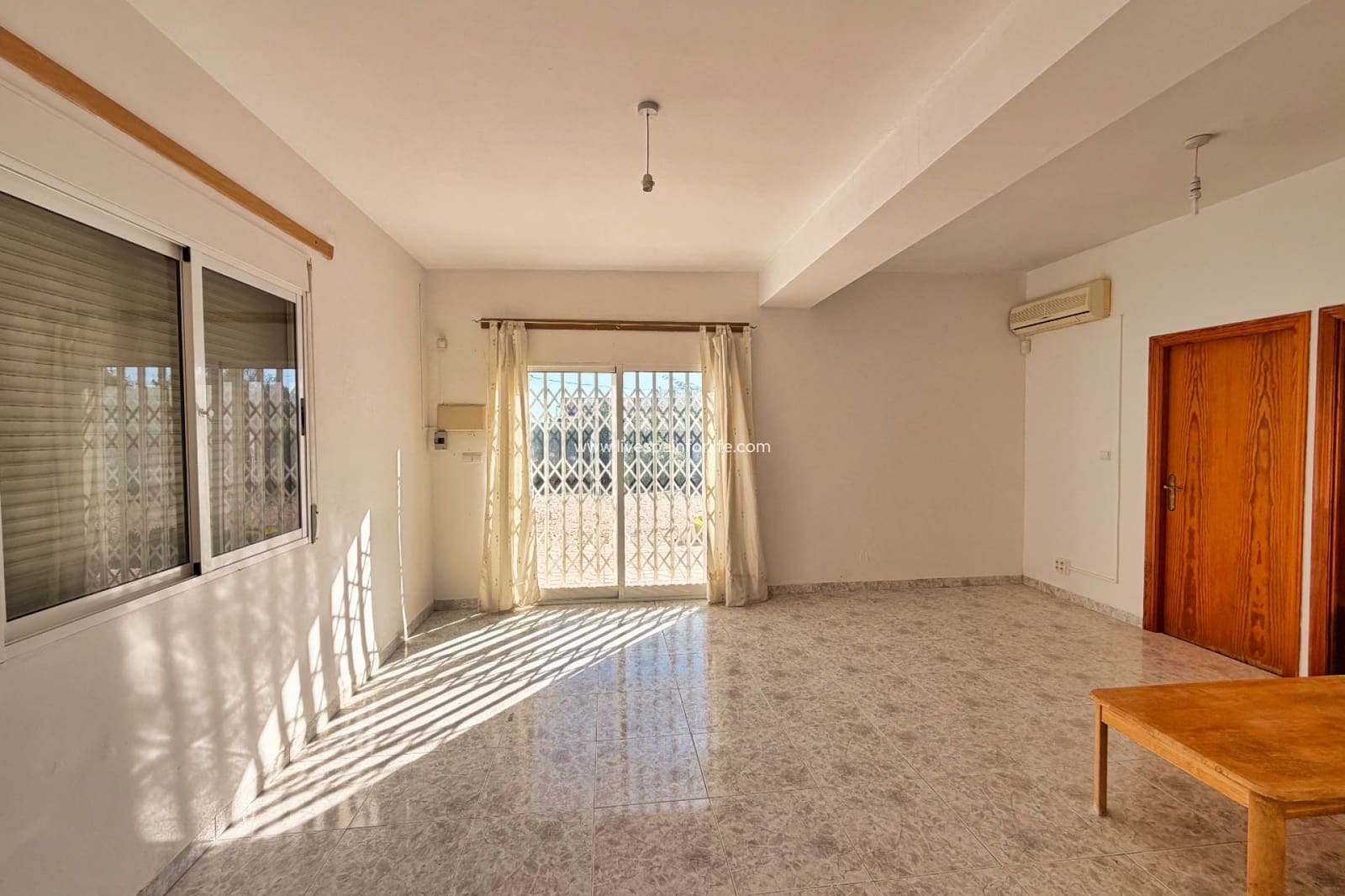 5 chambre Finca/Maison de Campagne à vendre à Matola avec piscine garage - 299 000 € (Ref: 9652848)