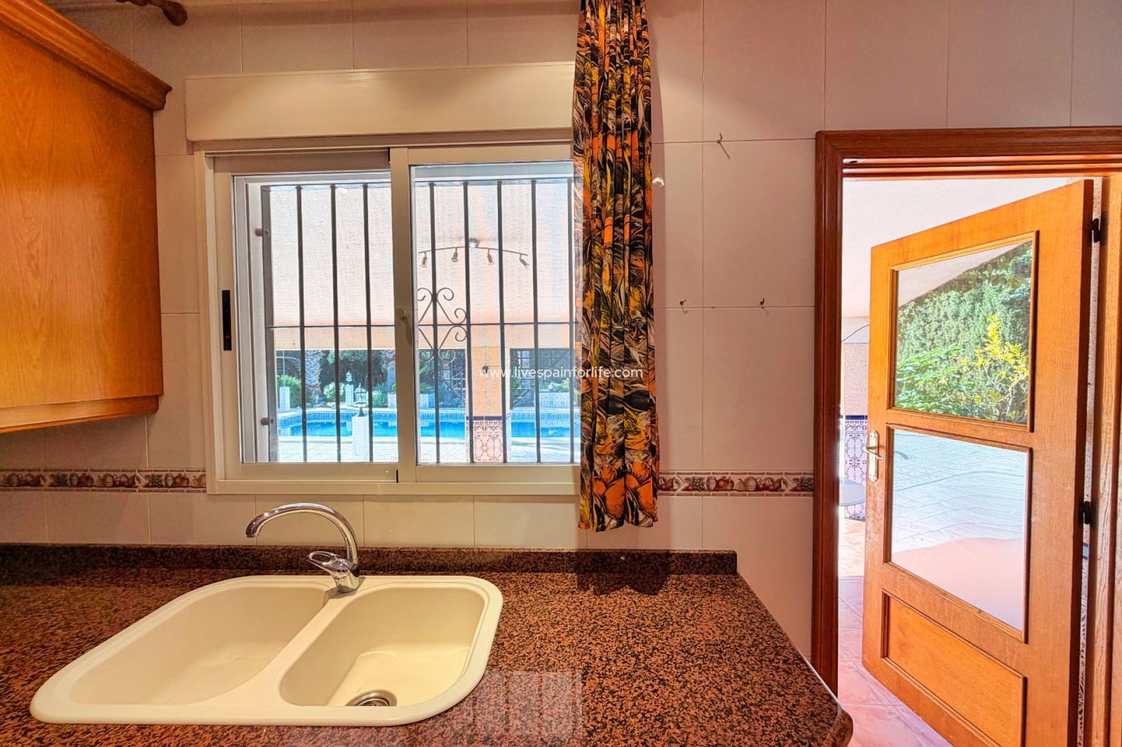 5 chambre Finca/Maison de Campagne à vendre à Matola avec piscine garage - 299 000 € (Ref: 9652848)