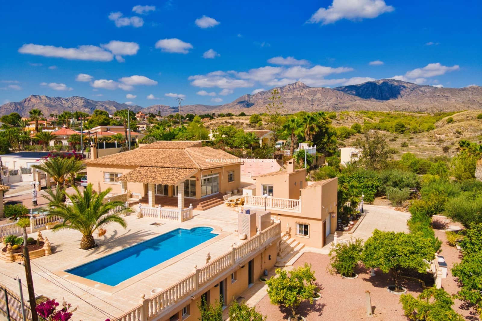 Finca/Casa Rural de 3 habitaciones en Albatera en venta con piscina garaje - 379.995 € (Ref: 9653147)