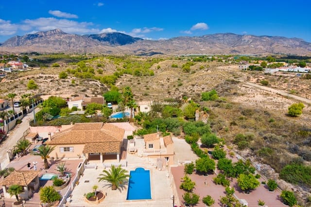 3 chambre Finca/Maison de Campagne à vendre à Albatera avec piscine garage - 379 995 € (Ref: 9653147)