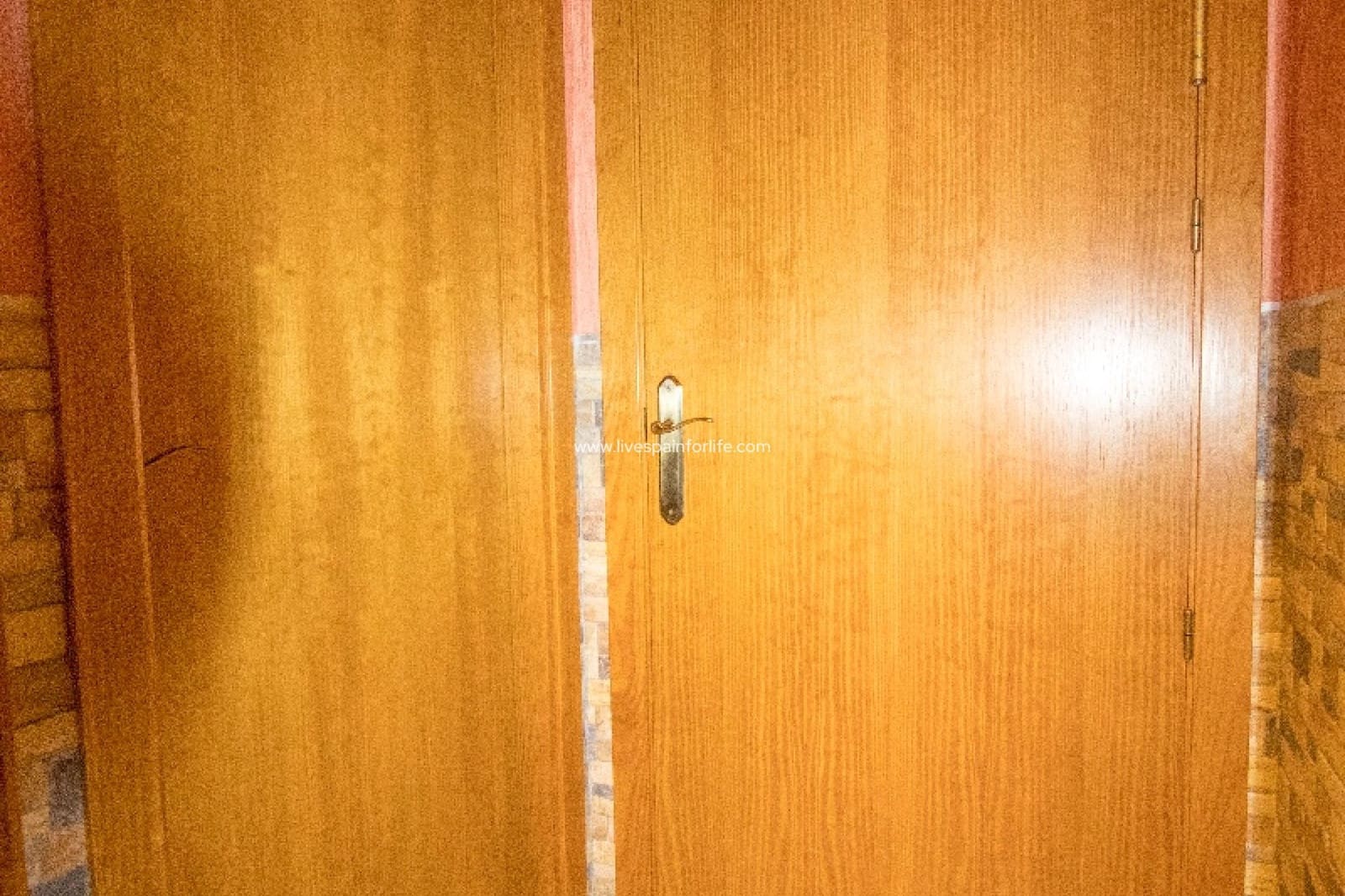 1 makuuhuone Kaupallinen myytävänä paikassa Albatera mukana 
autotalli - 225 000 € (Ref: 9653154)