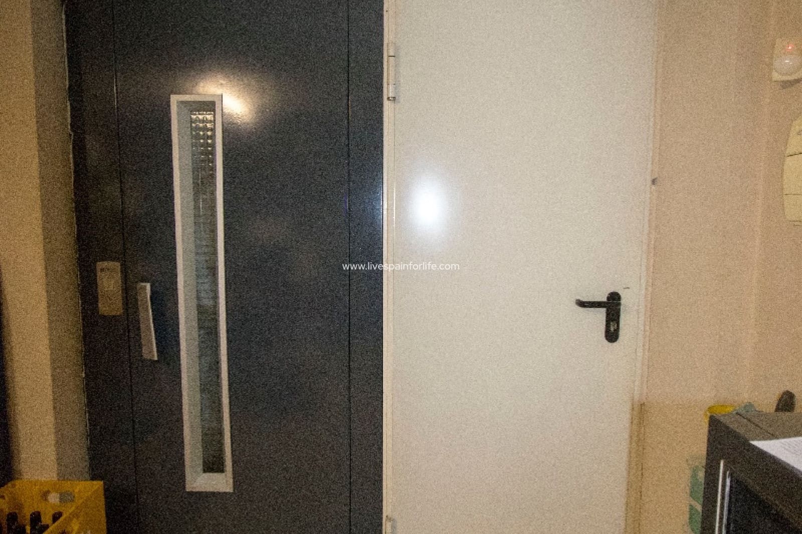 1 makuuhuone Kaupallinen myytävänä paikassa Albatera mukana 
autotalli - 225 000 € (Ref: 9653154)