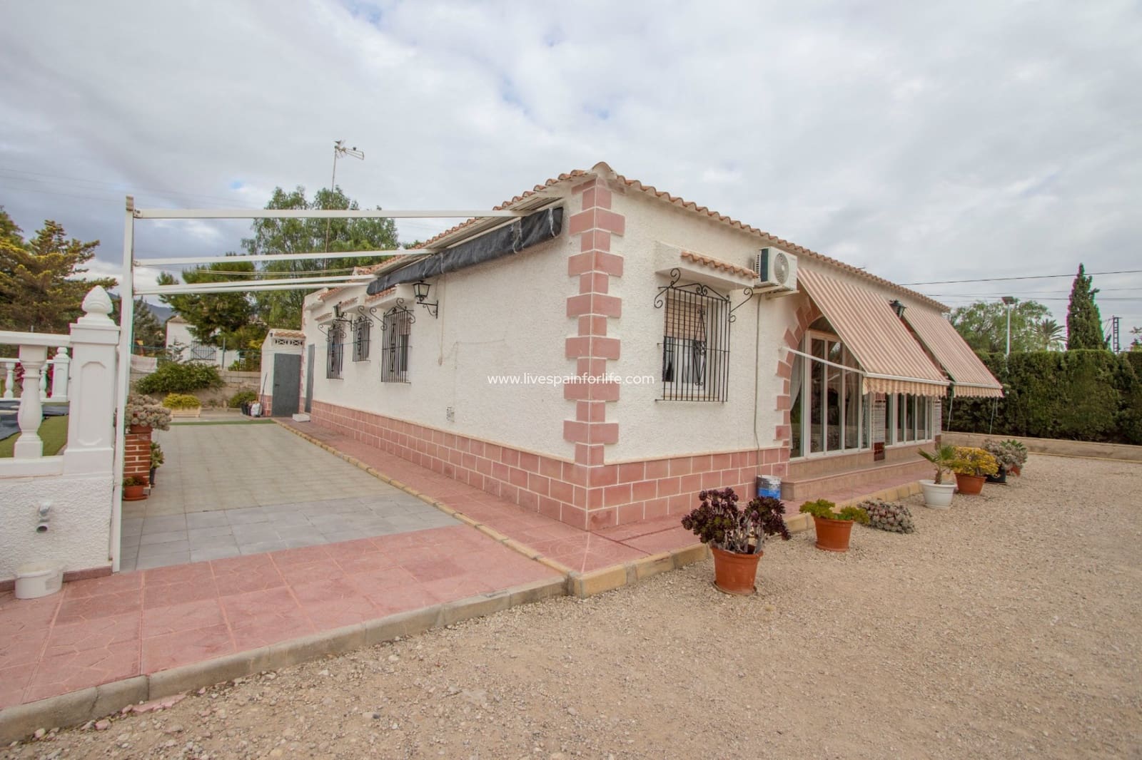 4 soveværelse Finca/Landehus til salg i Albatera med swimmingpool garage - € 367.500 (Ref: 9653156)