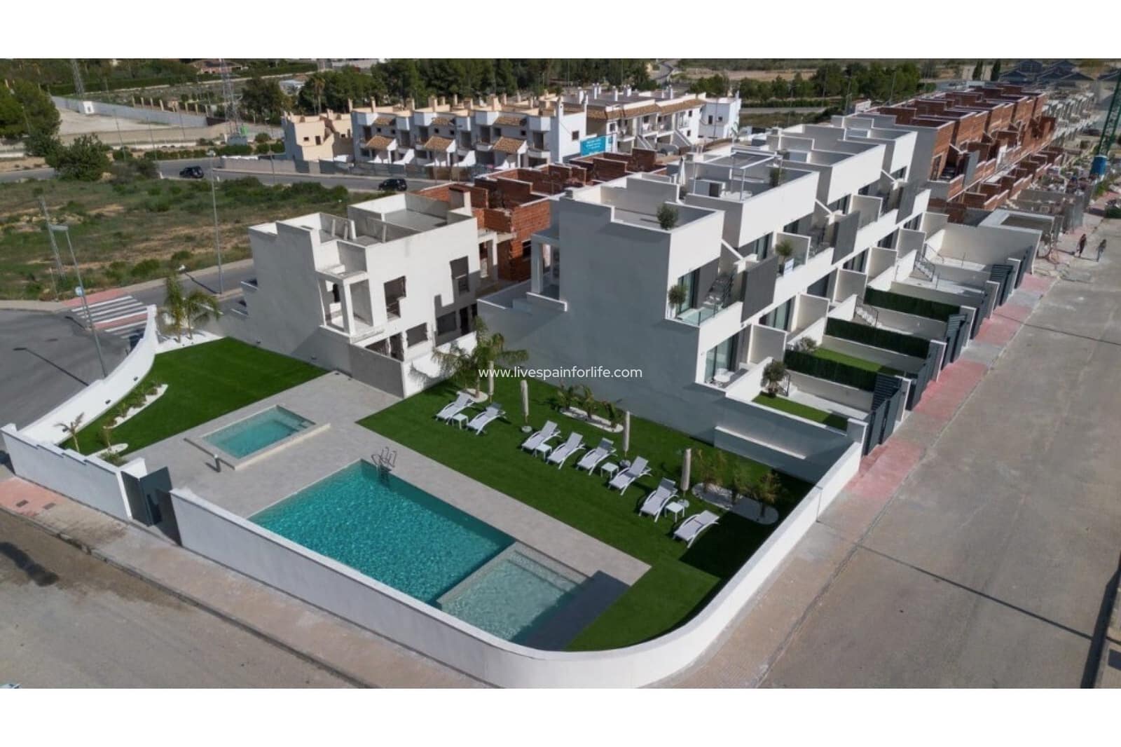 3 sovrum Semi-fristående Villa till salu i Cox med pool - 223 000 € (Ref: 9664078)