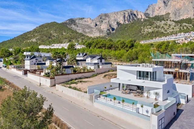 4 soveværelse Villa til salg i Polop med swimmingpool garage - € 725.000 (Ref: 9664089)