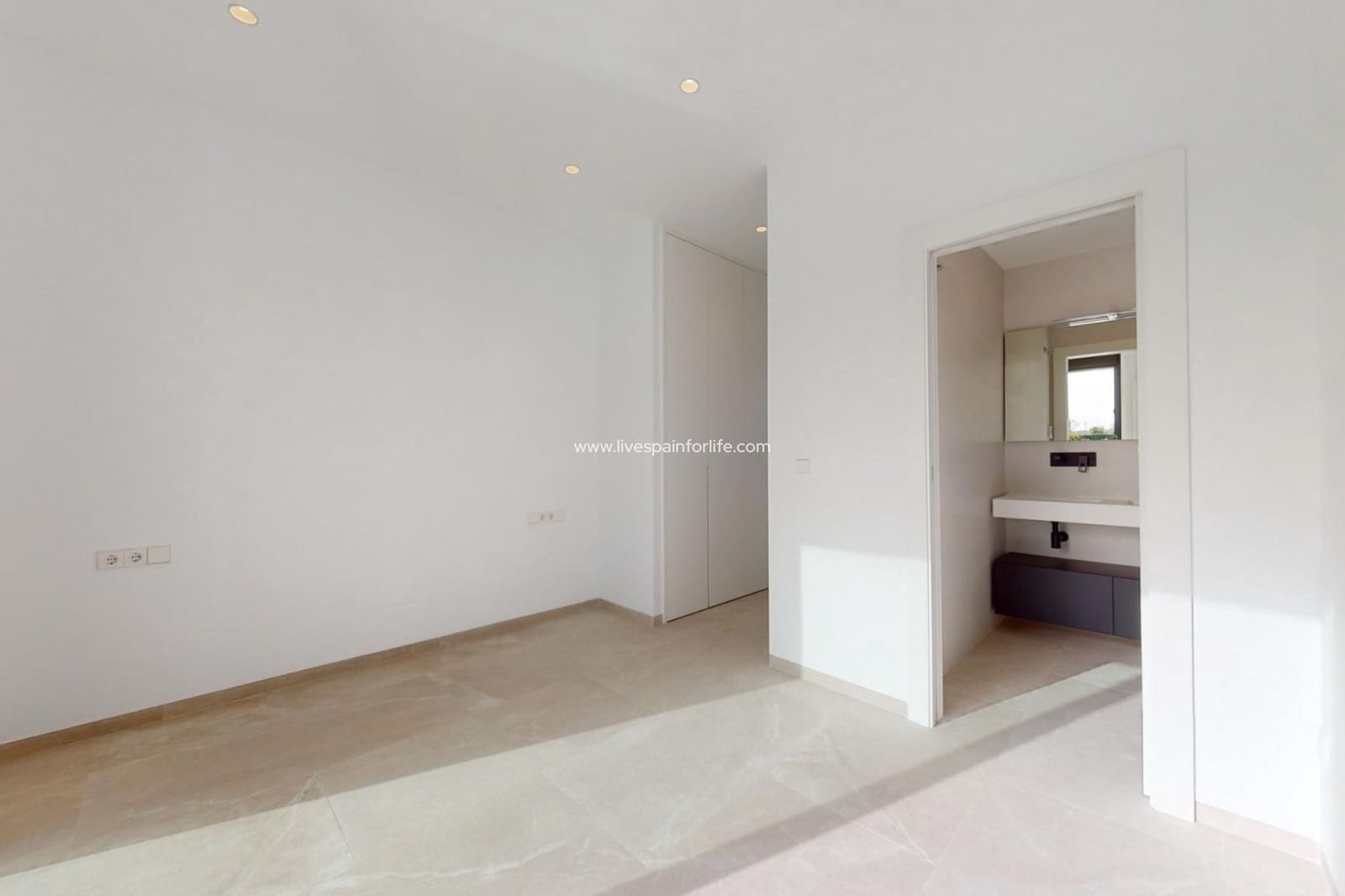 3 sypialnia Willa na sprzedaż w Los Alcazares z basenem garażem - 689 900 € (Ref: 9664110)