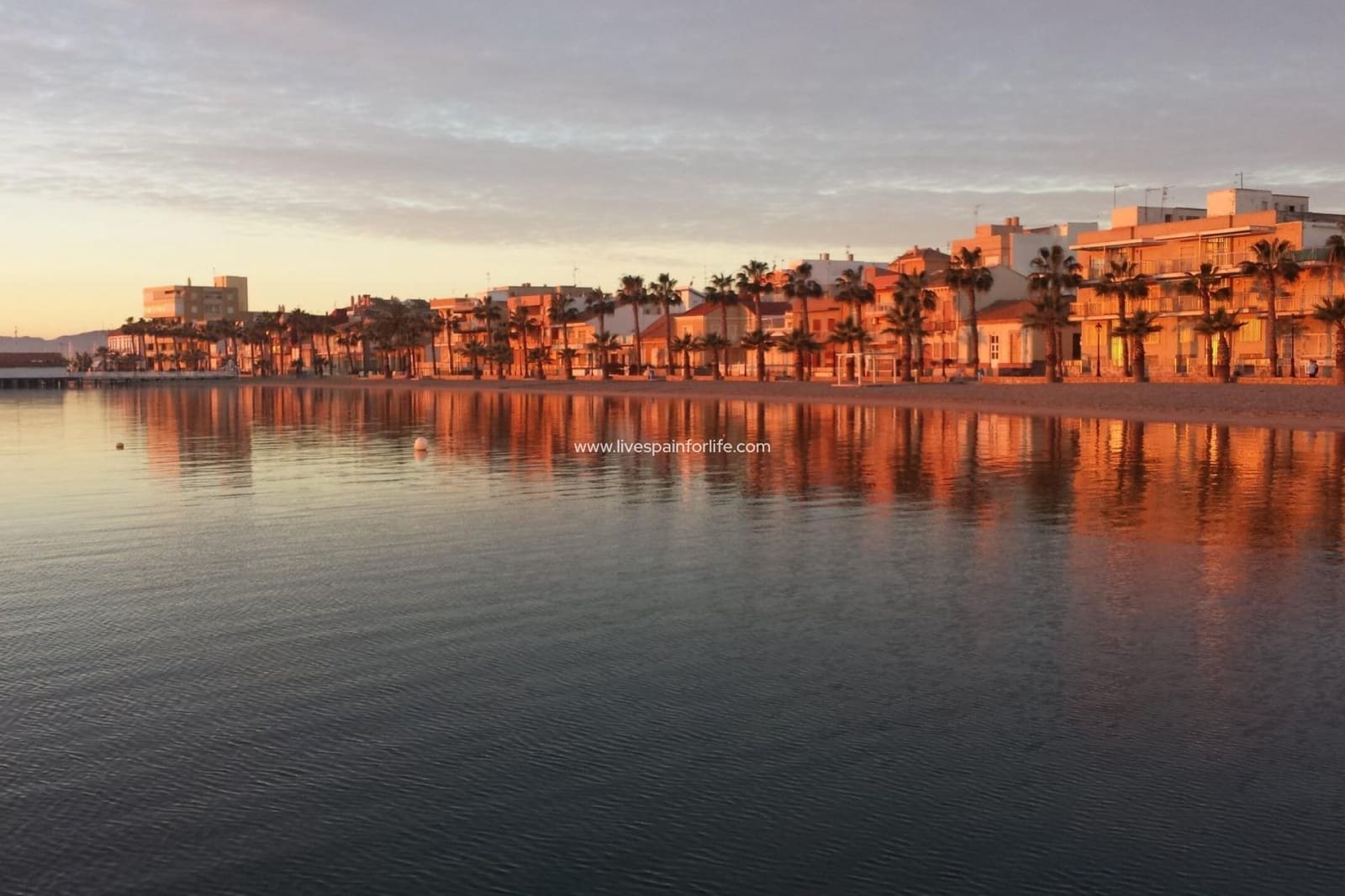 3 sypialnia Willa na sprzedaż w Los Alcazares z basenem garażem - 689 900 € (Ref: 9664110)