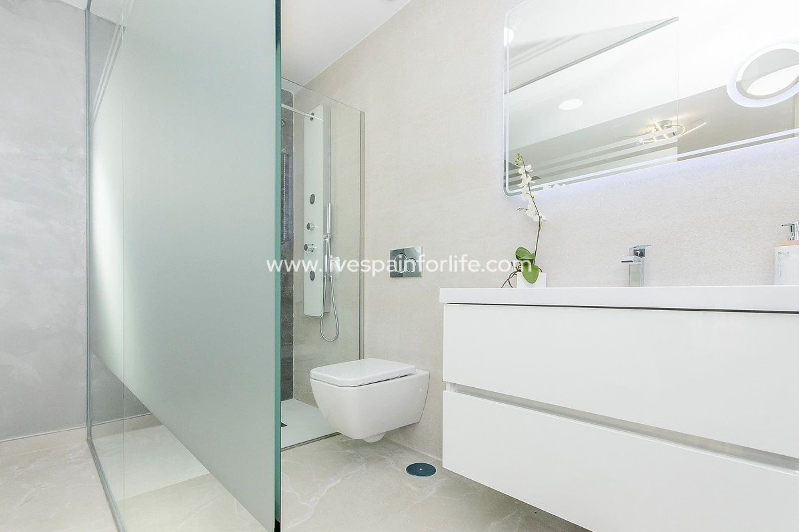 3 slaapkamer Bungalow te koop in San Miguel de Salinas met zwembad garage - € 415.000 (Ref: 9664115)