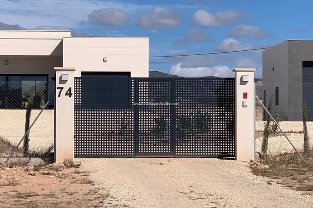 4 sypialnia Willa na sprzedaż w Pinoso z basenem garażem - 436 000 € (Ref: 9664126)