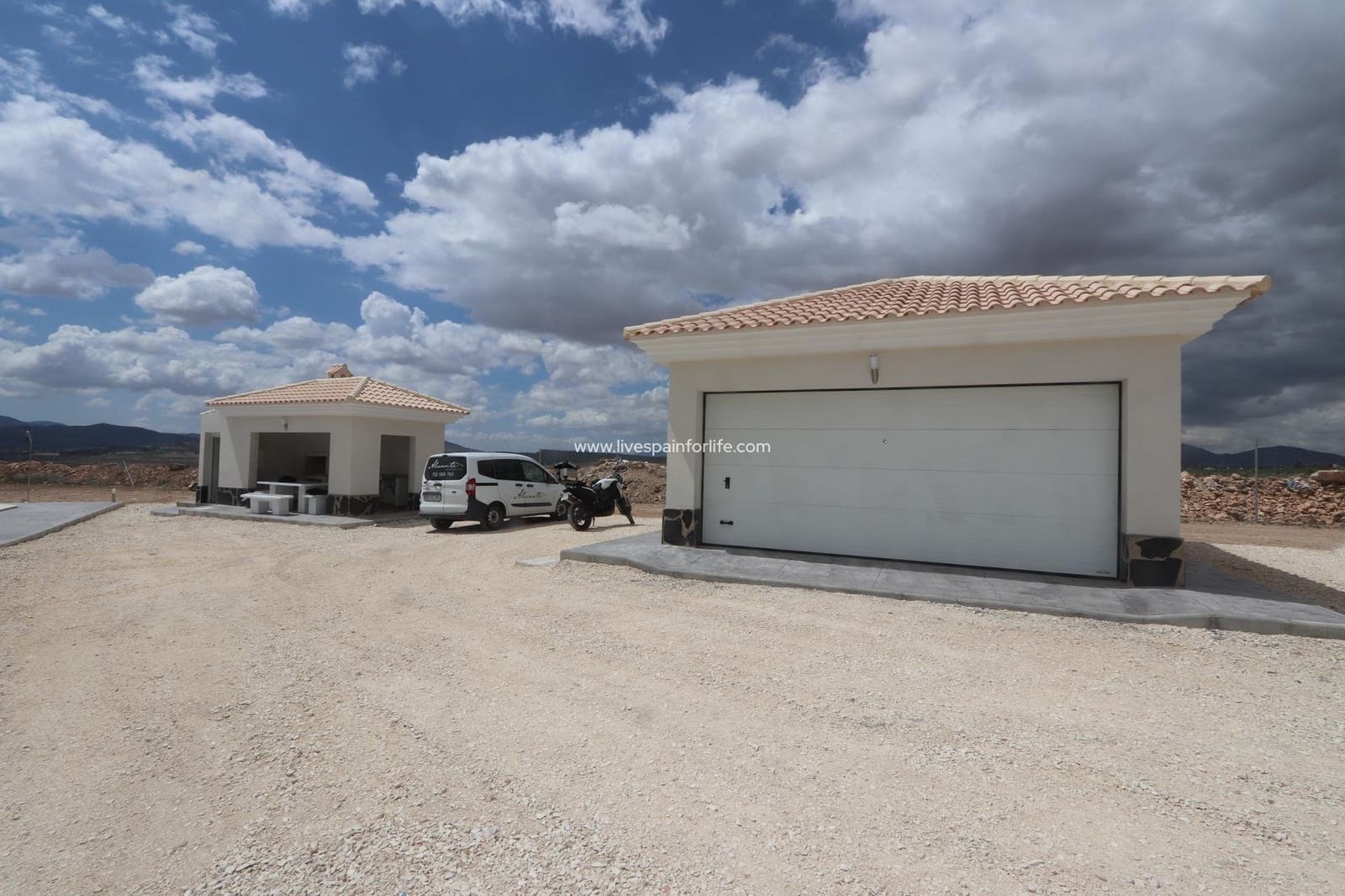 4 soveværelse Villa til salg i Pinoso med swimmingpool garage - € 423.000 (Ref: 9664130)