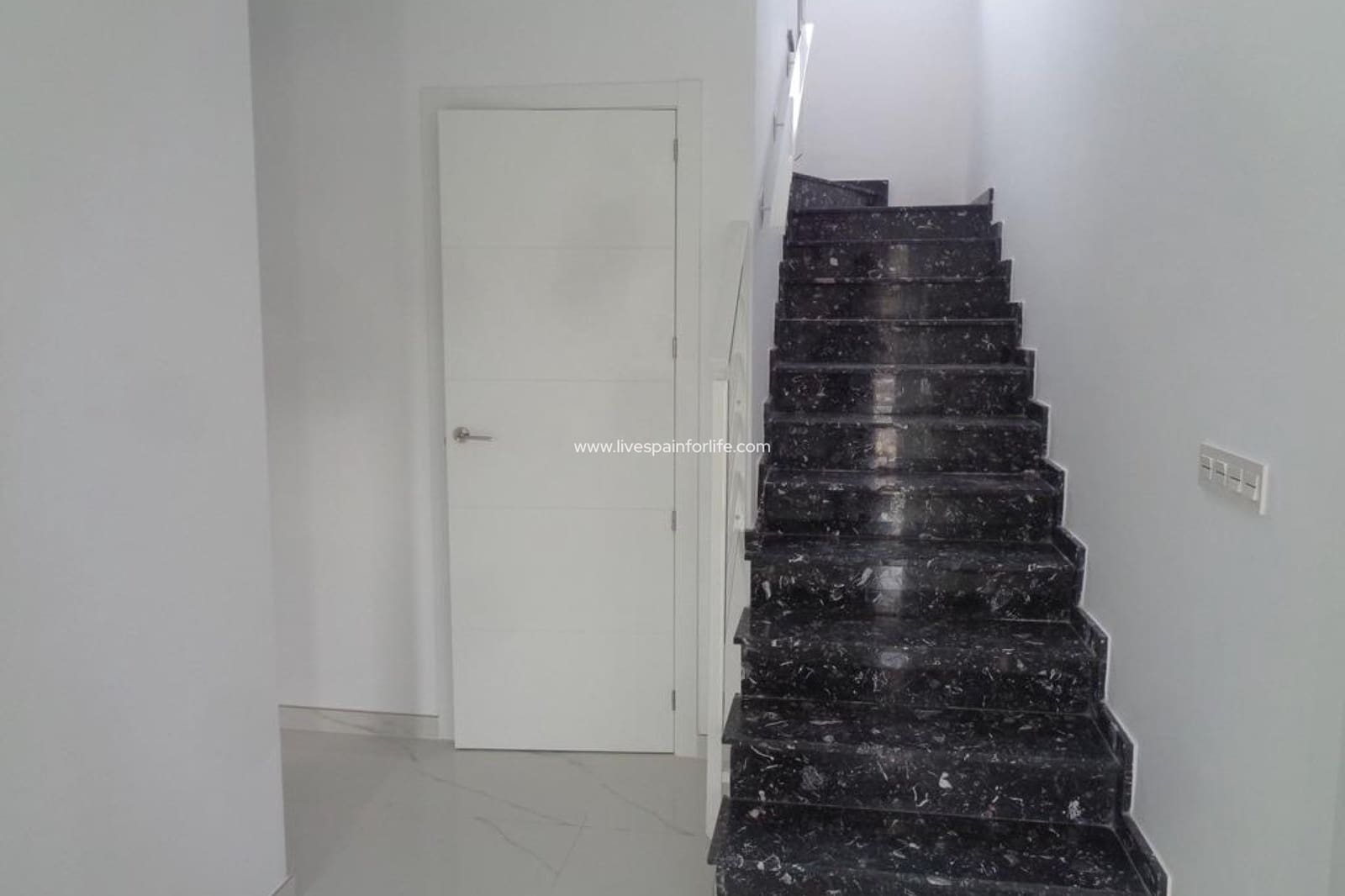 4 soveværelse Villa til salg i Pinoso med swimmingpool garage - € 423.000 (Ref: 9664130)