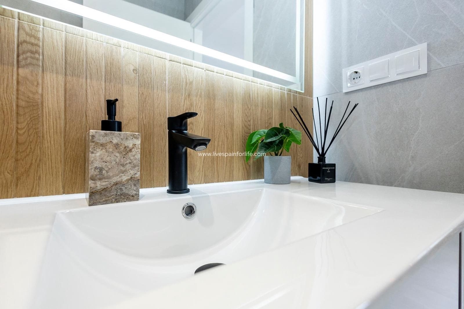 2 makuuhuone Omakotitalo myytävänä paikassa Vistabella mukana uima-altaan 
autotalli - 351 000 € (Ref: 9664146)