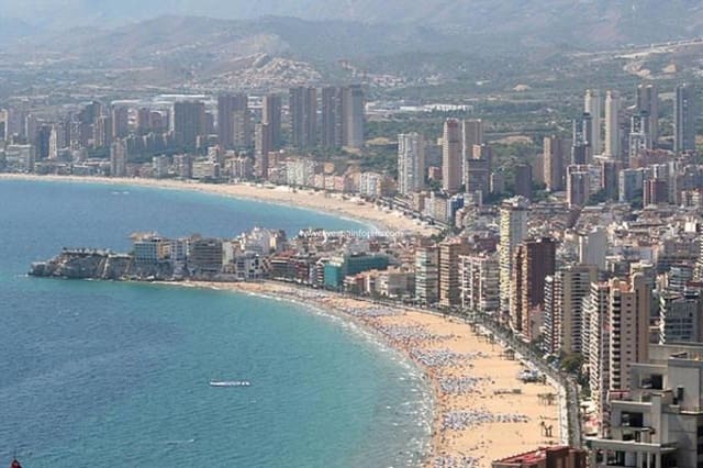 Chalet de 3 habitaciones en Urbanizaciones, Benidorm en venta con piscina - 595.000 € (Ref: 9664218)