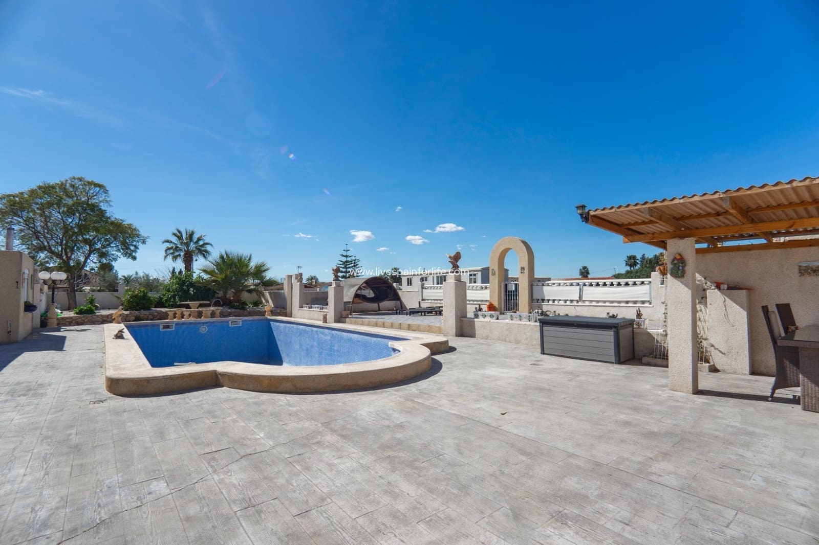6 Zimmer Finca/Landgut zu verkaufen in Los Montesinos mit Pool - 795.000 € (Ref: 9664230)