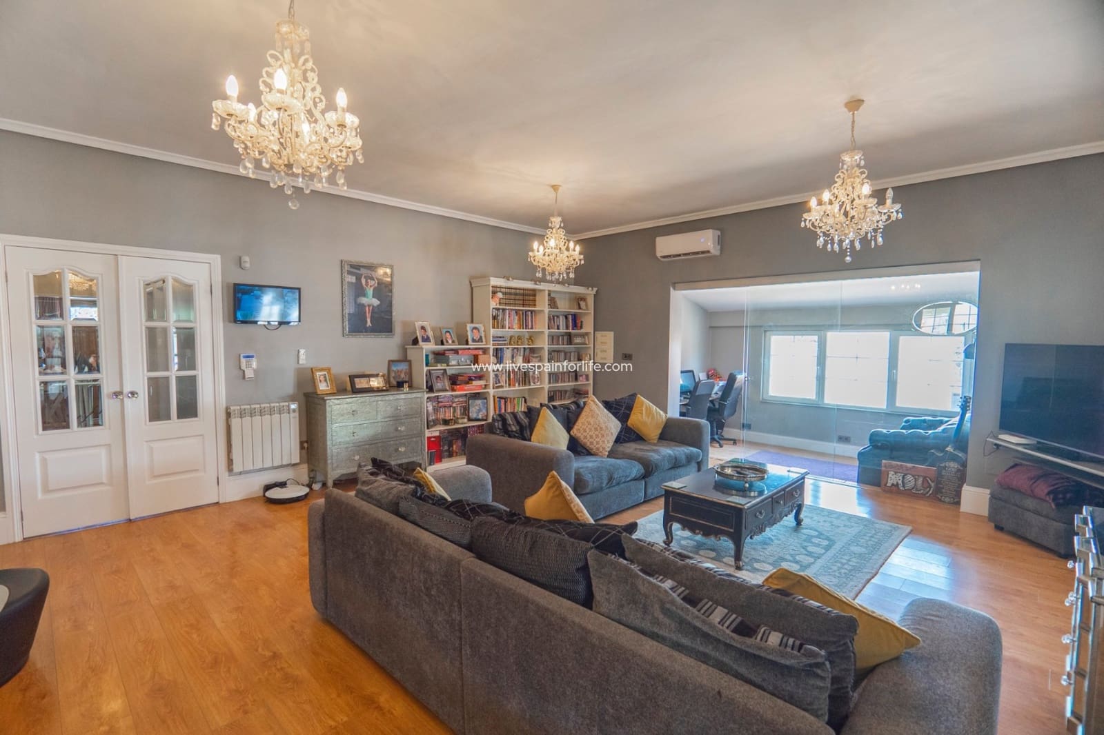 6 bedroom Villa for sale in Heredades with pool - € 595,000 (Ref: 9664232)