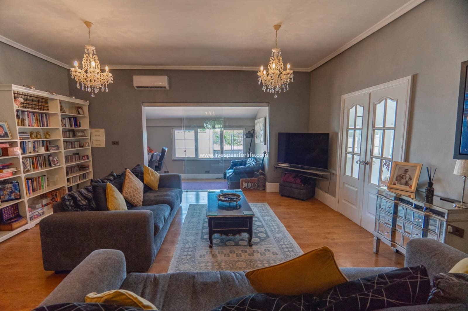 6 bedroom Villa for sale in Heredades with pool - € 595,000 (Ref: 9664232)