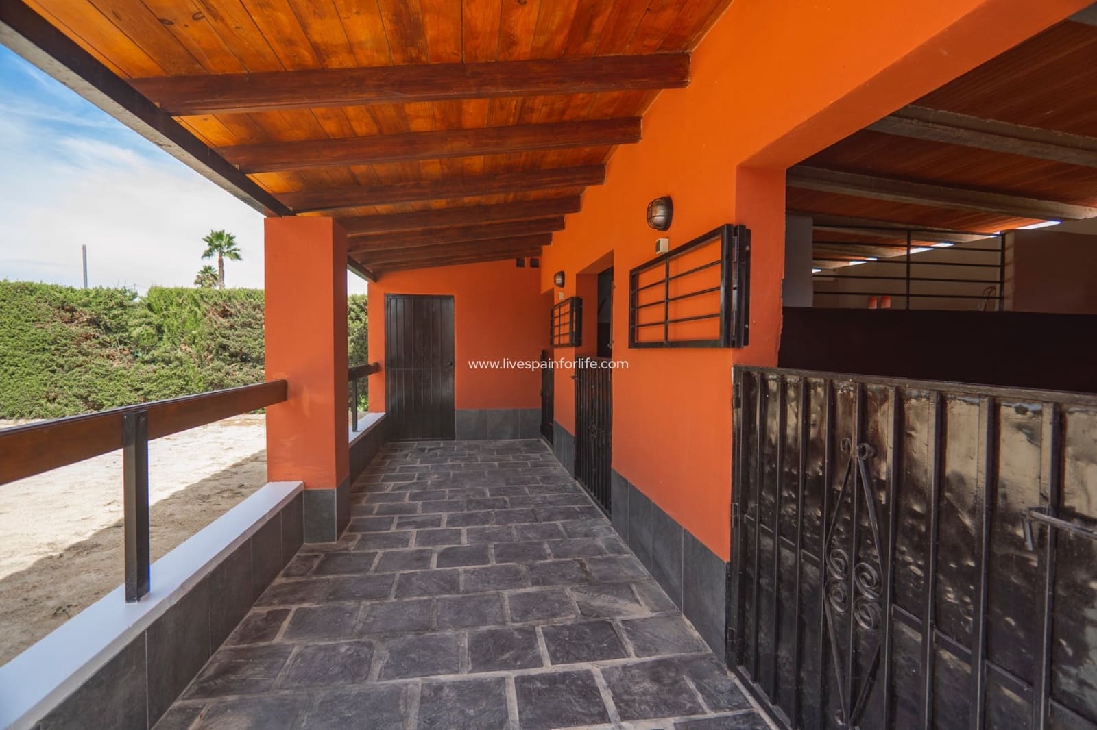 6 bedroom Villa for sale in Heredades with pool - € 595,000 (Ref: 9664232)