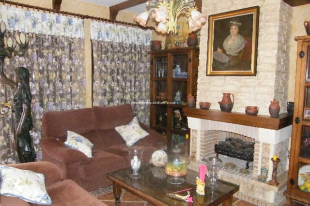 6 soveværelse Byhus til salg i Daya Nueva med swimmingpool garage - € 369.000 (Ref: 9664236)