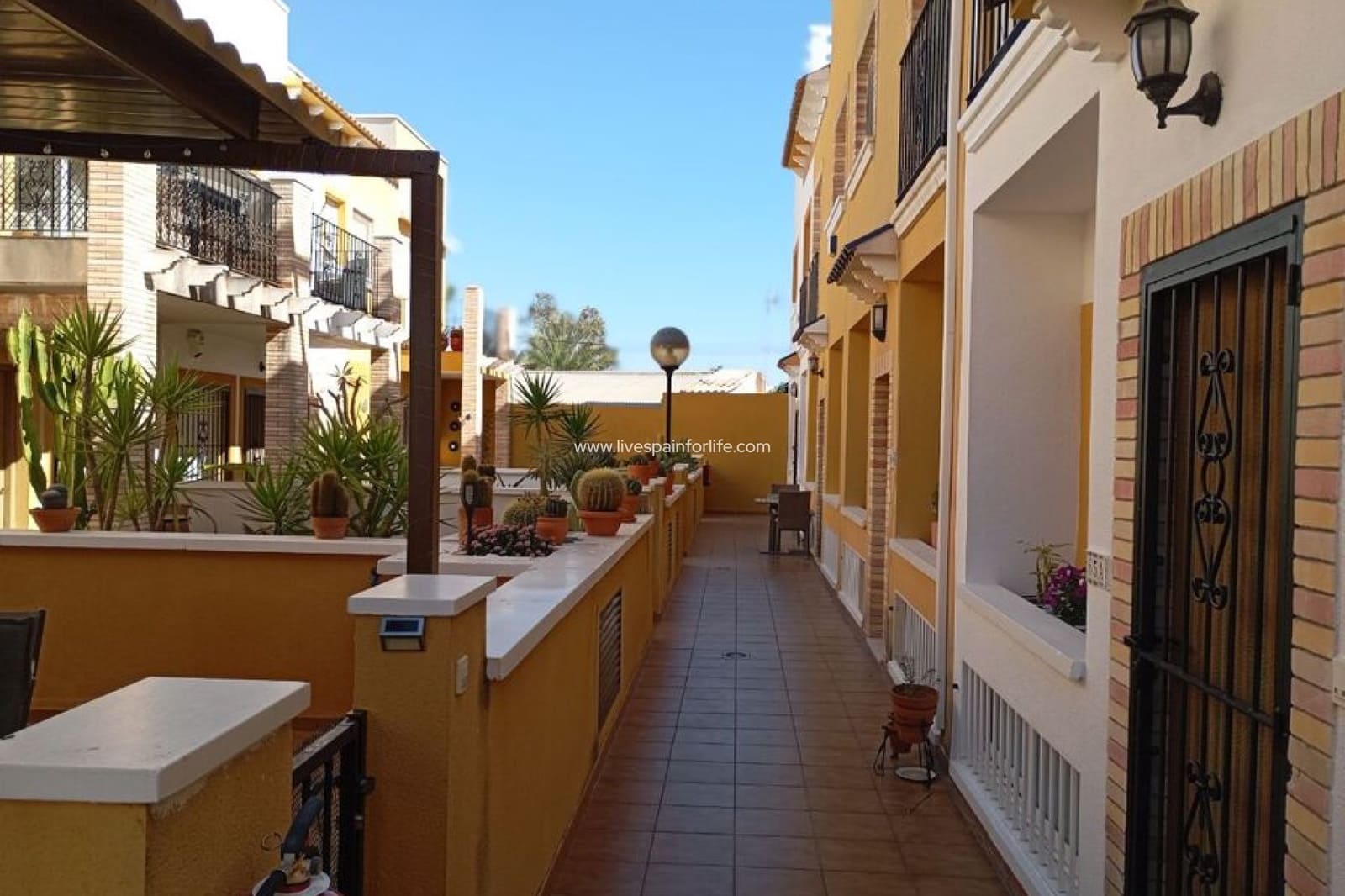 Casa de 2 habitaciones en Catral en venta con piscina - 159.995 € (Ref: 9664238)